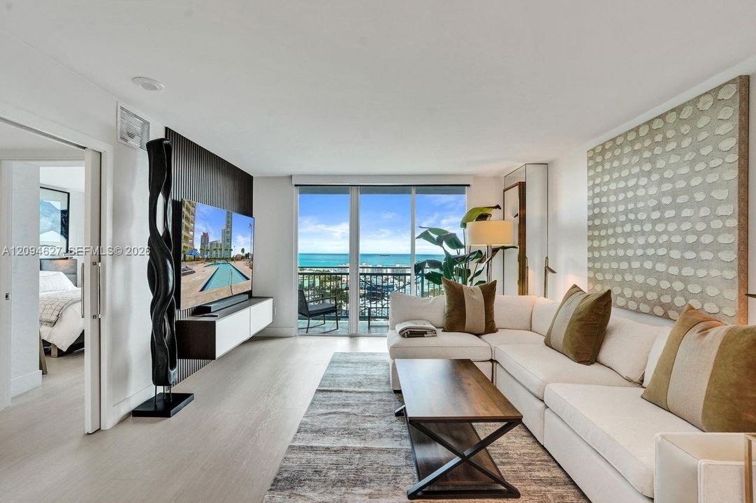 For Sale: $960,000 (1 beds, 1 baths, 740 Square Feet)