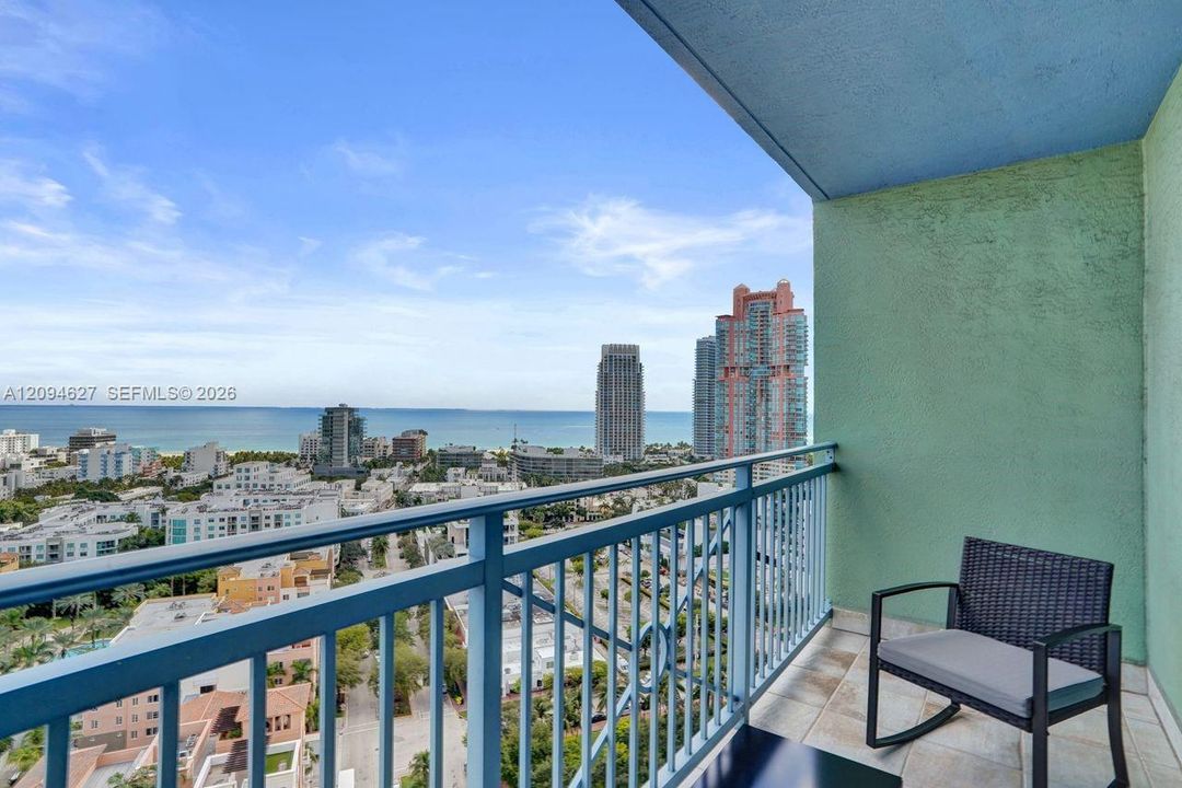 For Sale: $960,000 (1 beds, 1 baths, 740 Square Feet)