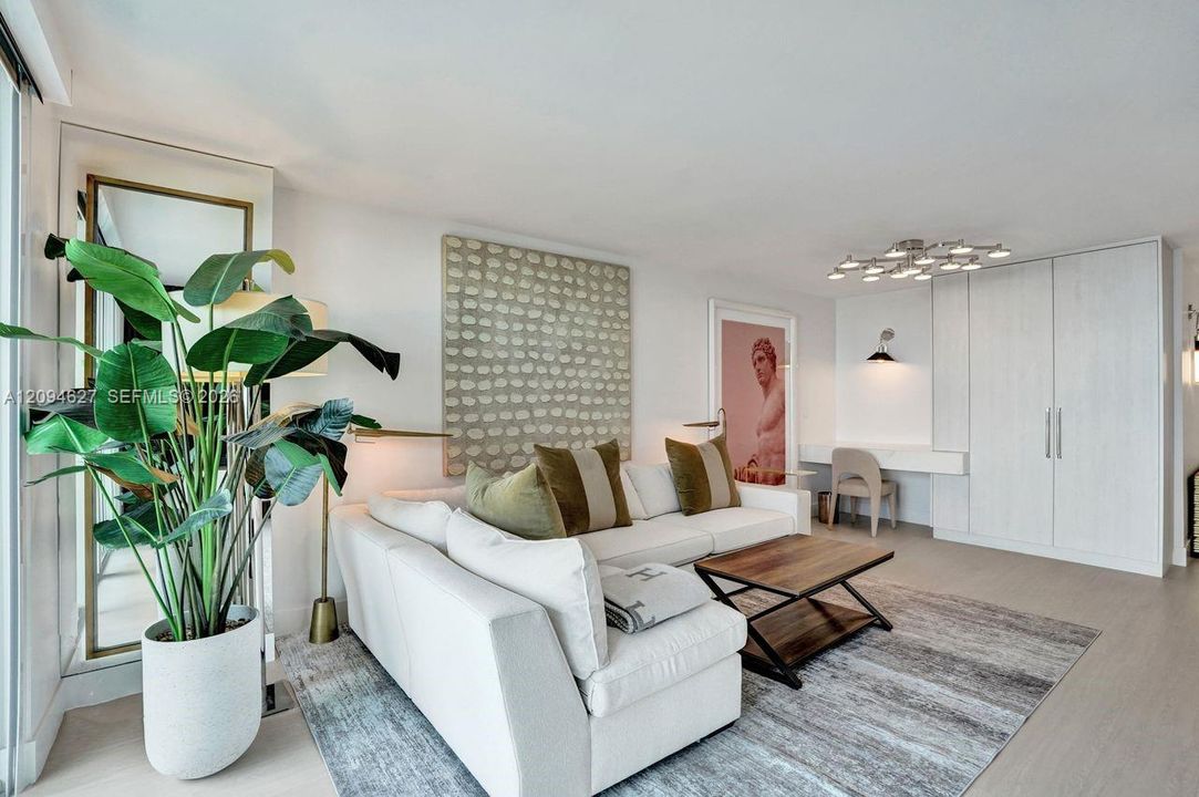 For Sale: $960,000 (1 beds, 1 baths, 740 Square Feet)