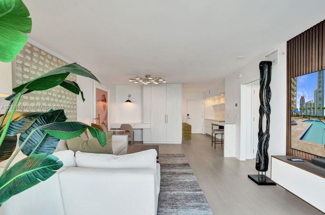 For Sale: $960,000 (1 beds, 1 baths, 740 Square Feet)