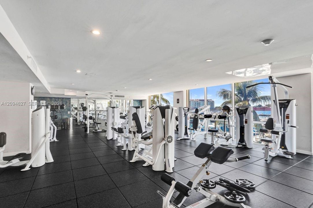 For Sale: $960,000 (1 beds, 1 baths, 740 Square Feet)