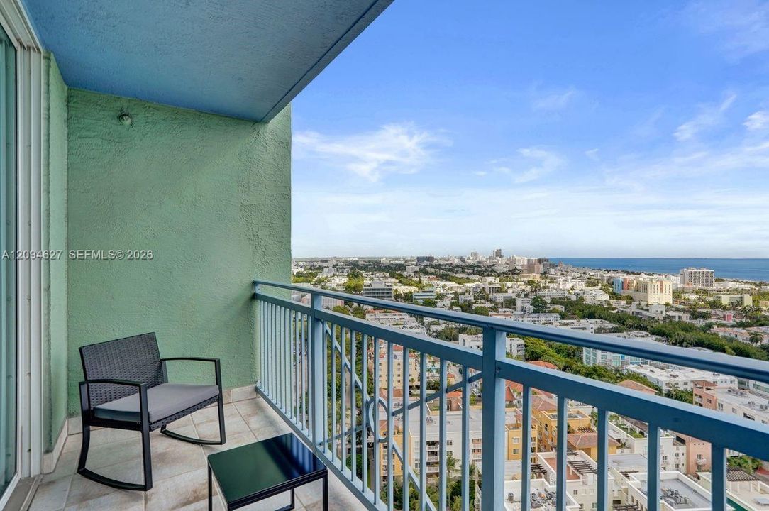For Sale: $960,000 (1 beds, 1 baths, 740 Square Feet)