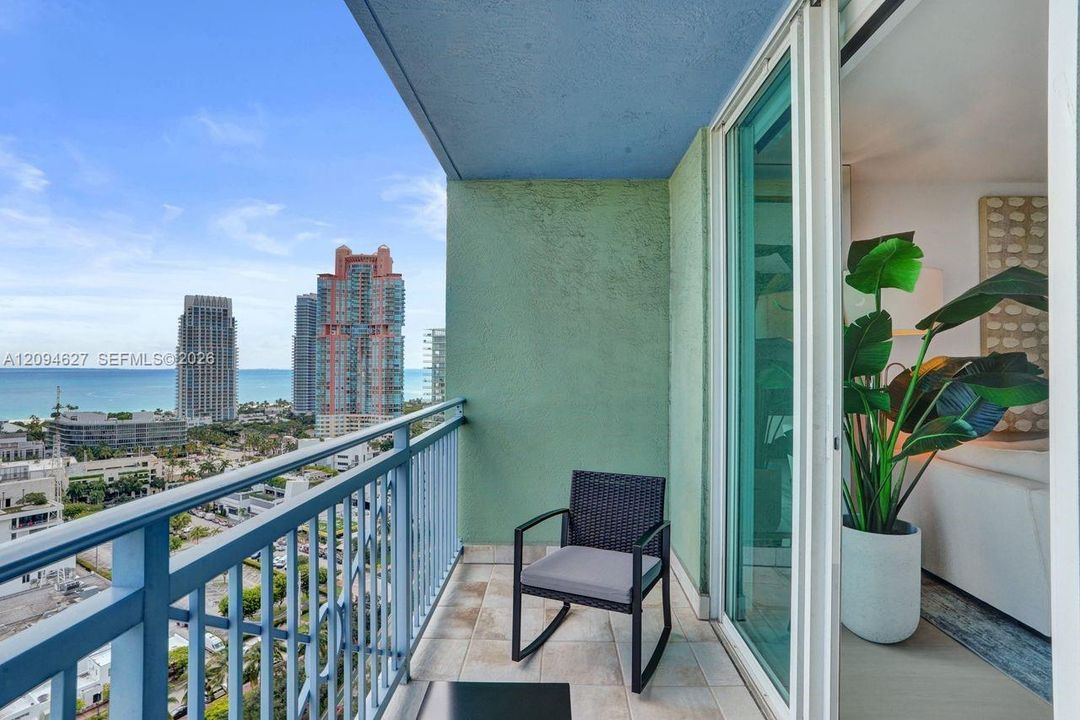 For Sale: $960,000 (1 beds, 1 baths, 740 Square Feet)