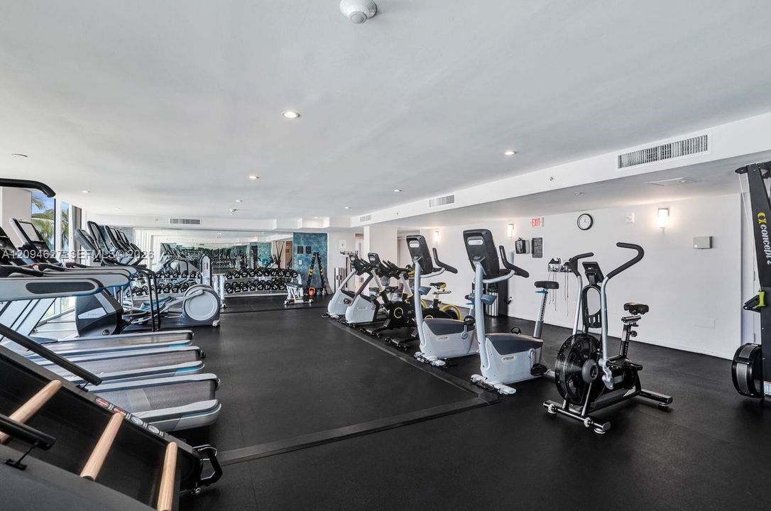 For Sale: $960,000 (1 beds, 1 baths, 740 Square Feet)