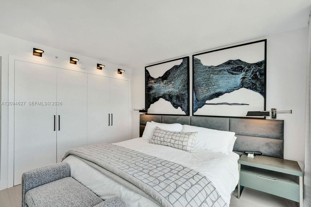 For Sale: $960,000 (1 beds, 1 baths, 740 Square Feet)