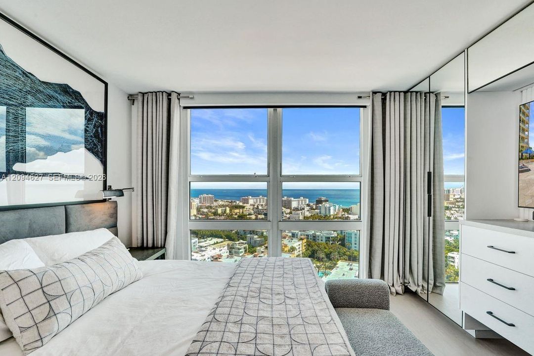 For Sale: $960,000 (1 beds, 1 baths, 740 Square Feet)