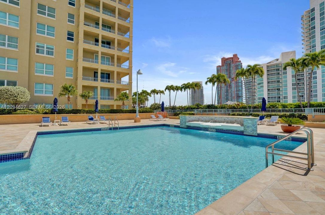 For Sale: $960,000 (1 beds, 1 baths, 740 Square Feet)