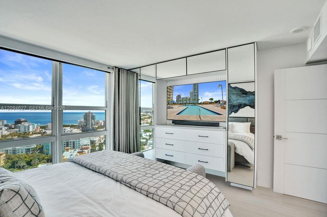 For Sale: $960,000 (1 beds, 1 baths, 740 Square Feet)