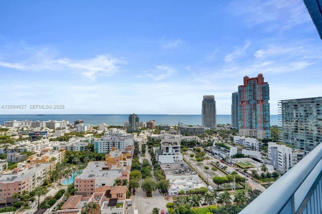 For Sale: $960,000 (1 beds, 1 baths, 740 Square Feet)