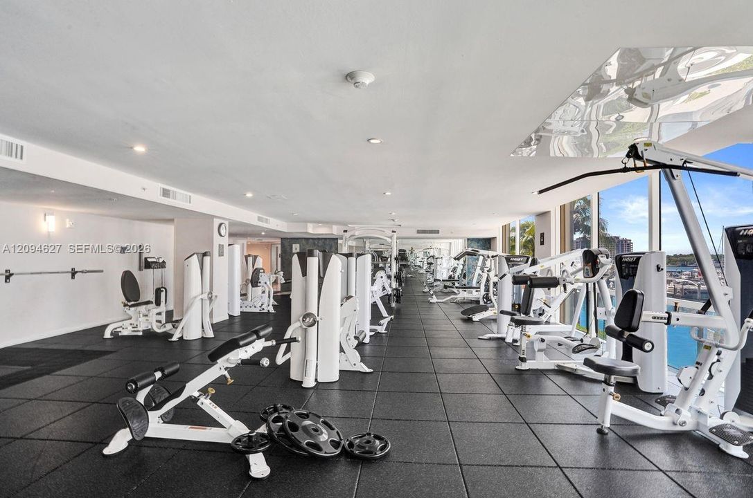 For Sale: $960,000 (1 beds, 1 baths, 740 Square Feet)