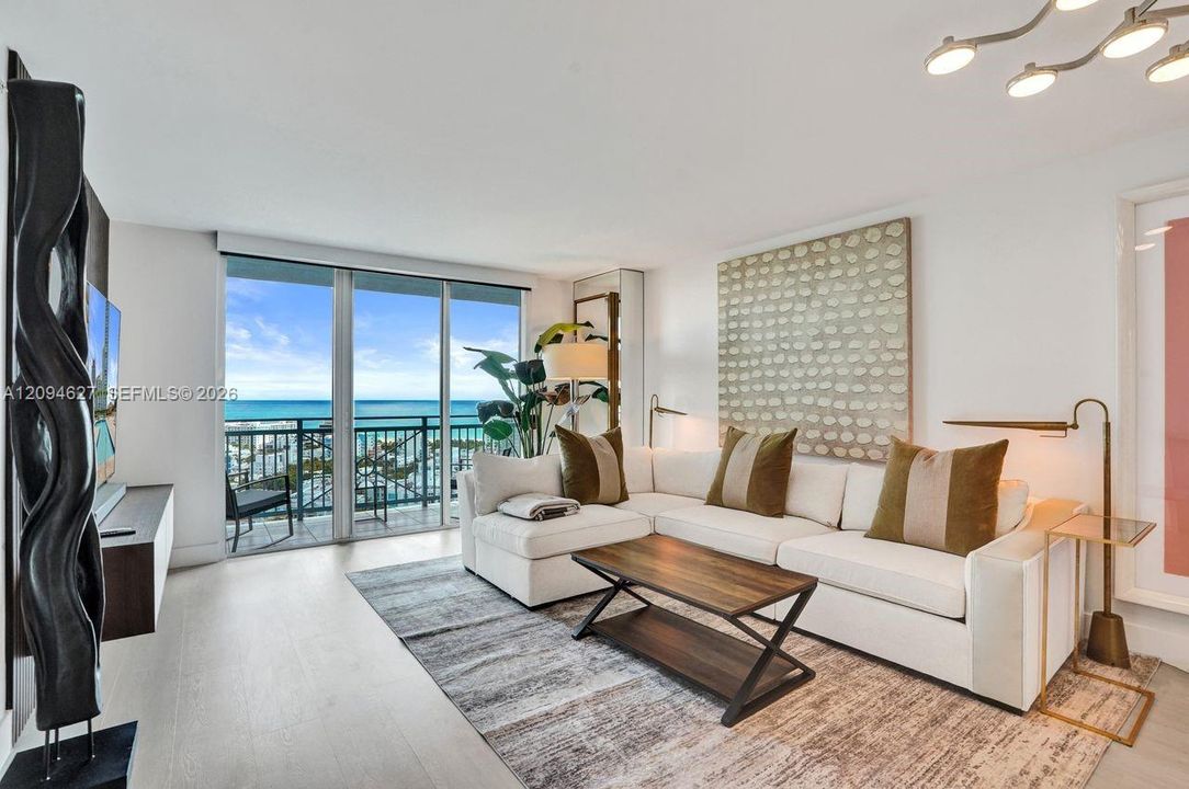 For Sale: $960,000 (1 beds, 1 baths, 740 Square Feet)