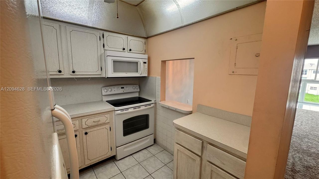 For Sale: $69,000 (1 beds, 1 baths, 640 Square Feet)