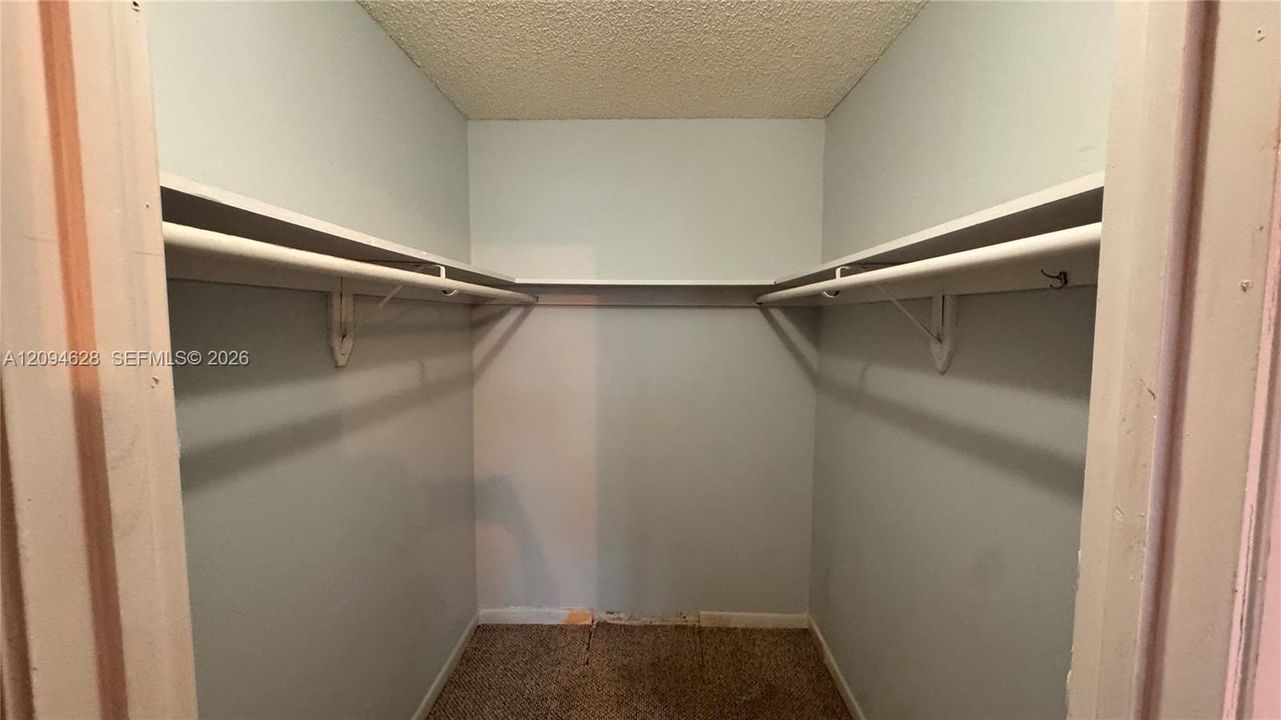 For Sale: $69,000 (1 beds, 1 baths, 640 Square Feet)