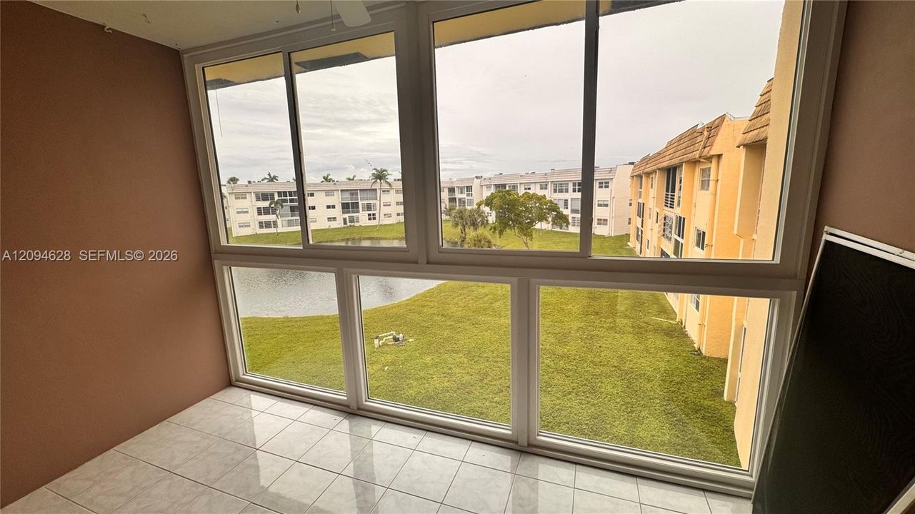 For Sale: $69,000 (1 beds, 1 baths, 640 Square Feet)