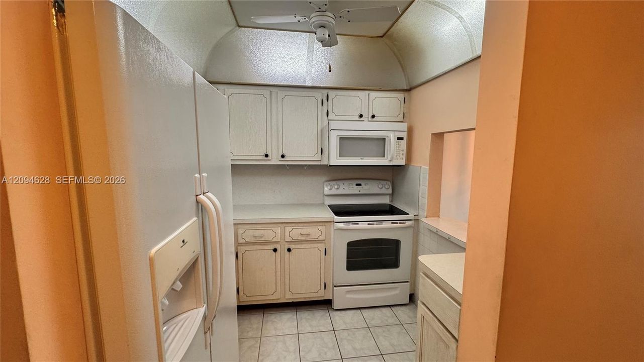 For Sale: $69,000 (1 beds, 1 baths, 640 Square Feet)