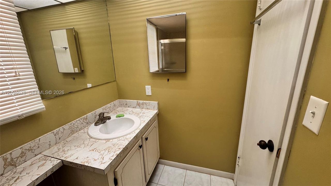 For Sale: $69,000 (1 beds, 1 baths, 640 Square Feet)