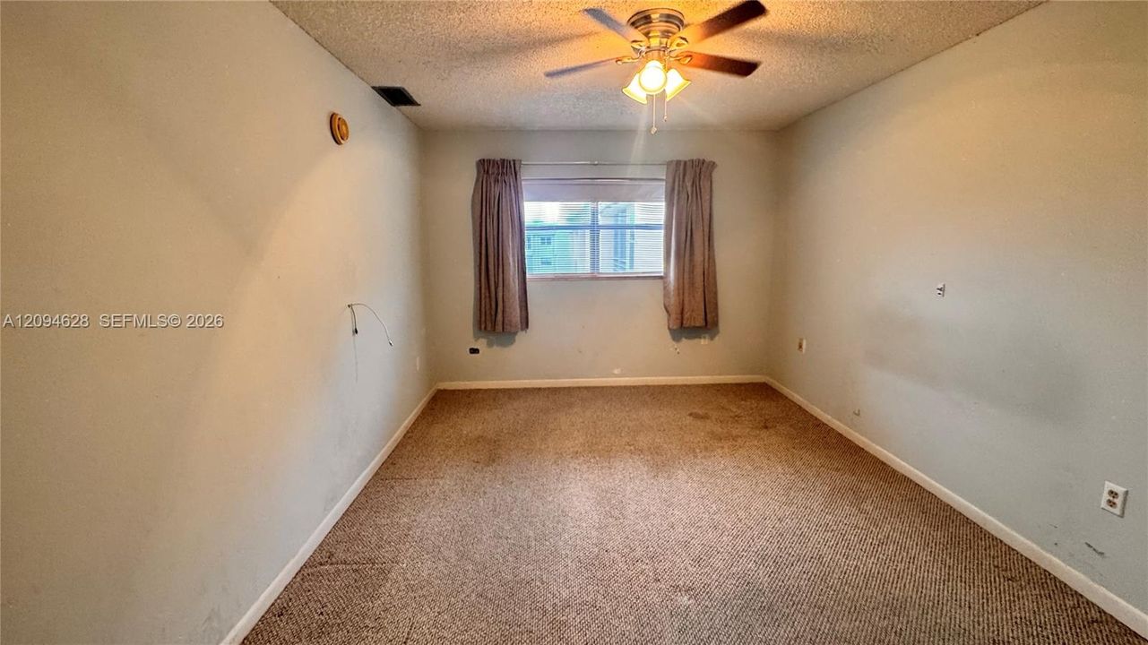 For Sale: $69,000 (1 beds, 1 baths, 640 Square Feet)