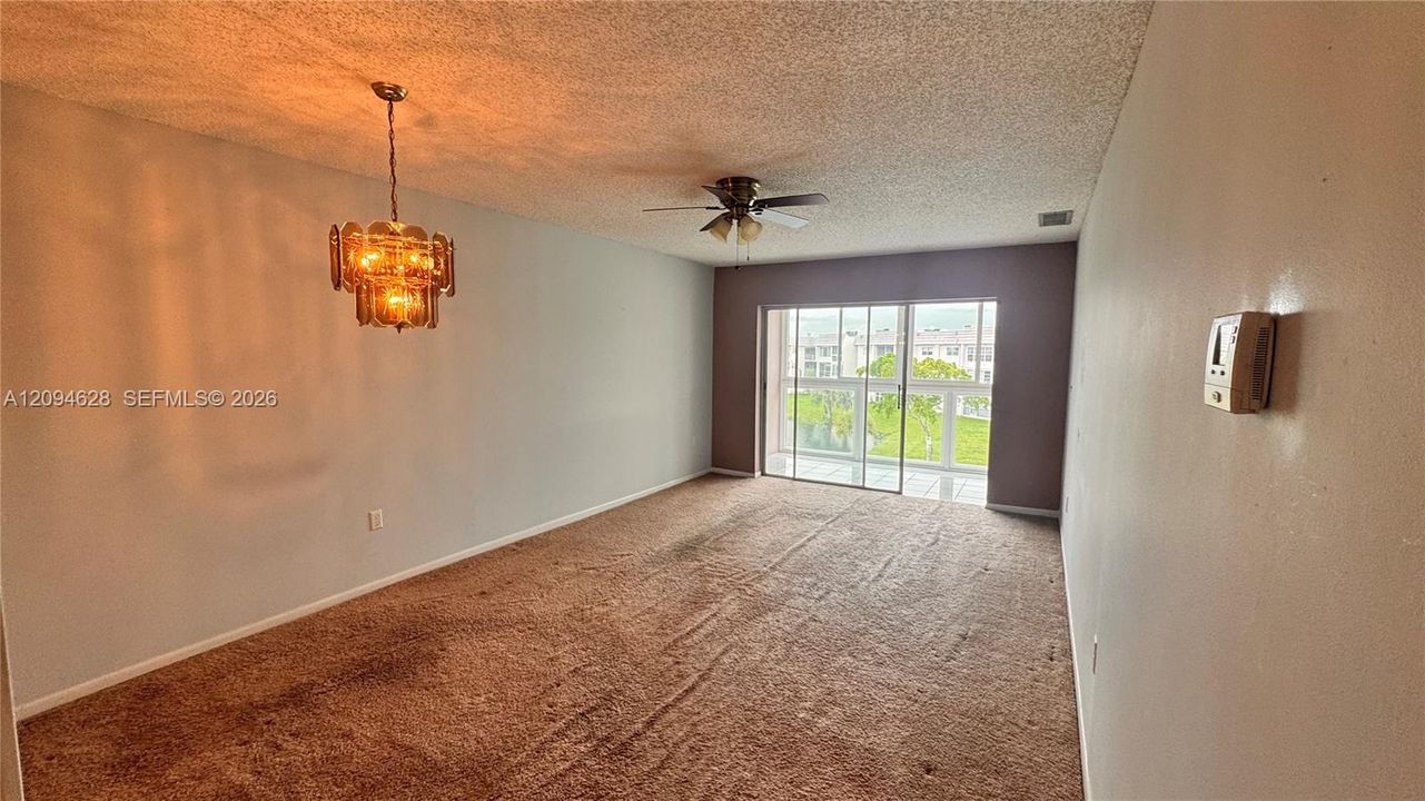 For Sale: $69,000 (1 beds, 1 baths, 640 Square Feet)