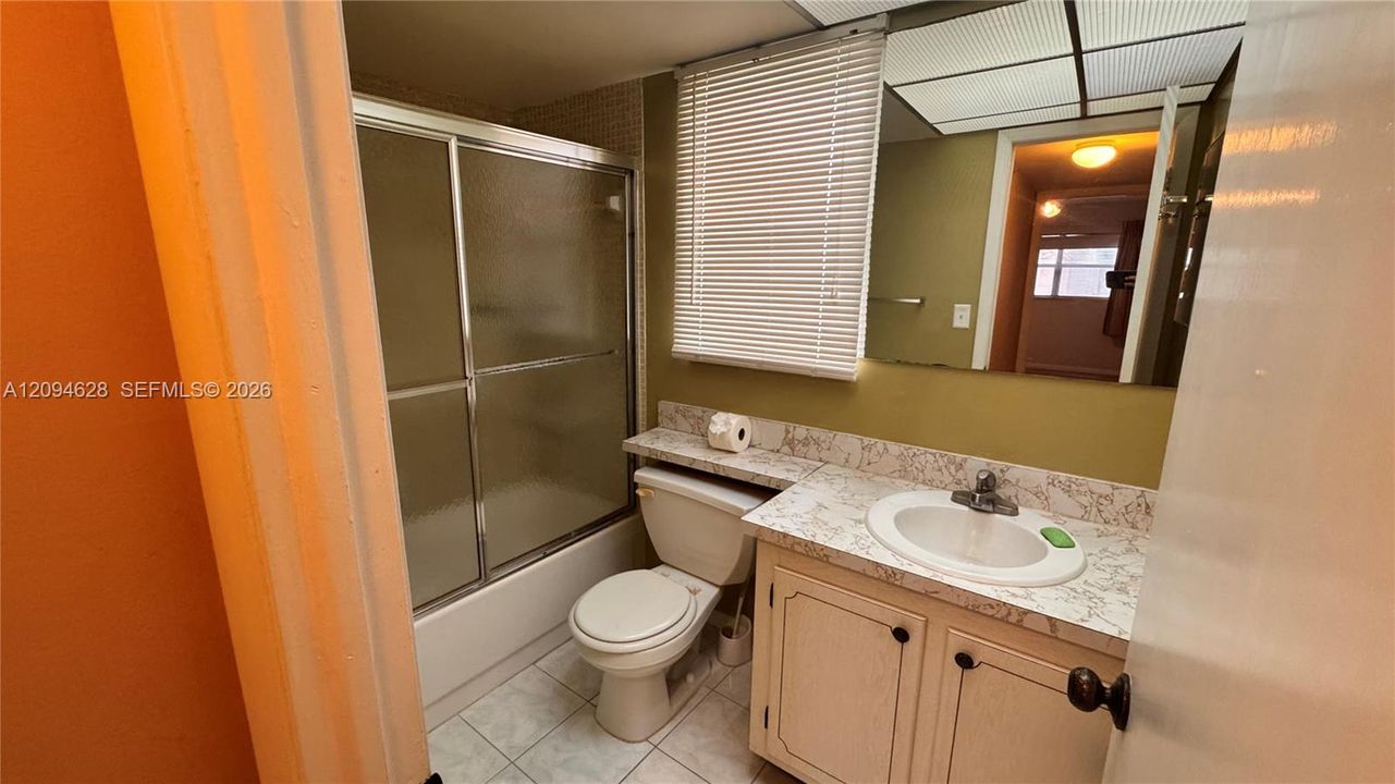 For Sale: $69,000 (1 beds, 1 baths, 640 Square Feet)