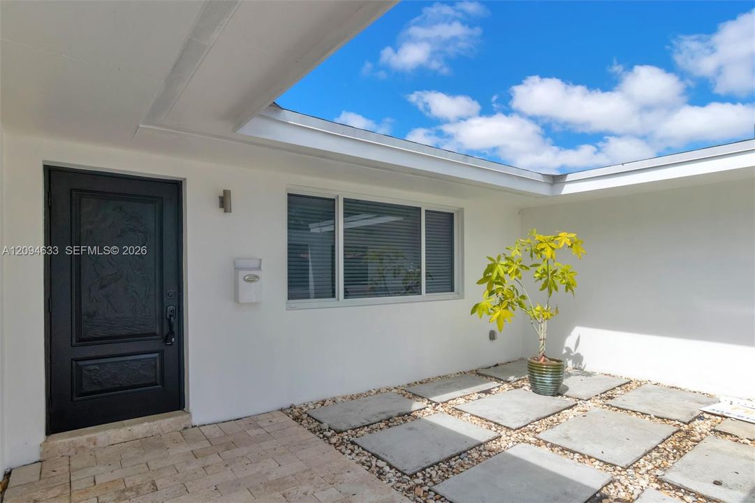 En Venta: $1,399,000 (5 camas, 3 baños, 2395 Pies cuadrados)