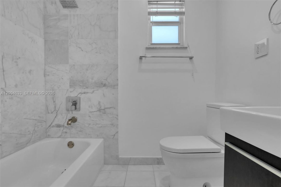 En Venta: $1,399,000 (5 camas, 3 baños, 2395 Pies cuadrados)