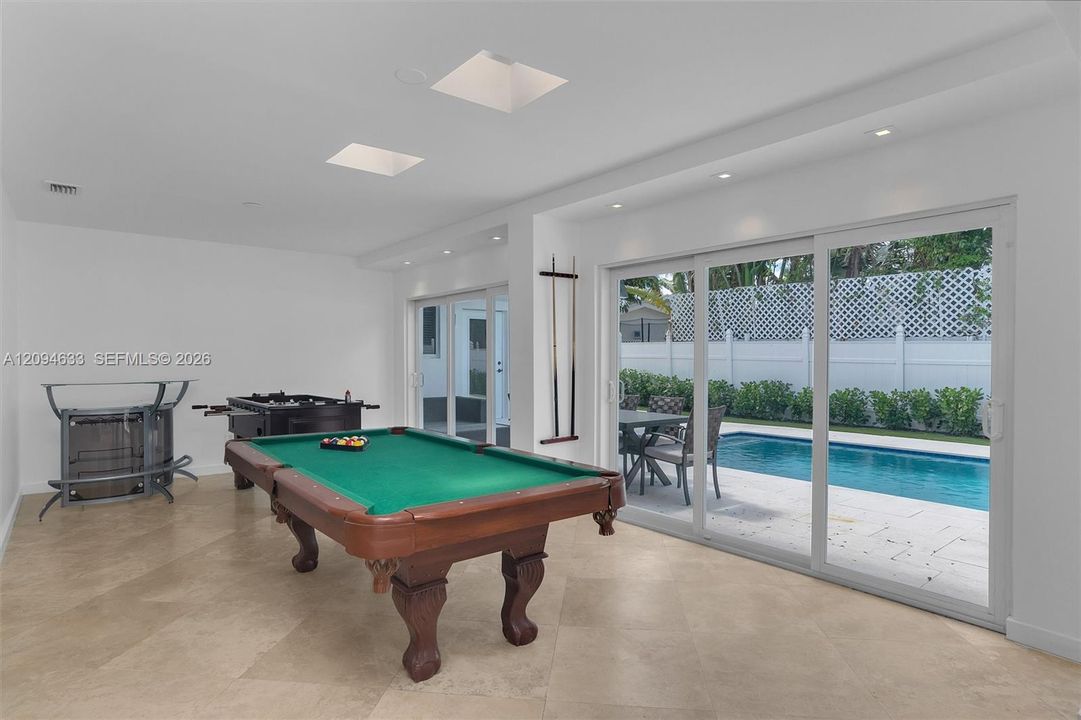 En Venta: $1,399,000 (5 camas, 3 baños, 2395 Pies cuadrados)