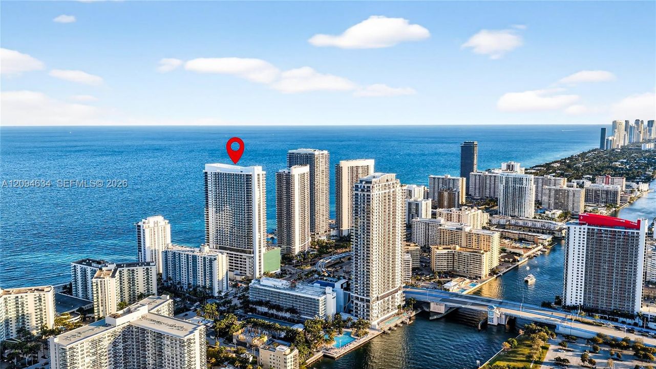 На продажу: $1,050,000 (2 спален, 2 ванн, 1136 Квадратных фут)