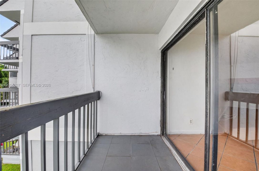 For Sale: $165,000 (2 beds, 2 baths, 1030 Square Feet)