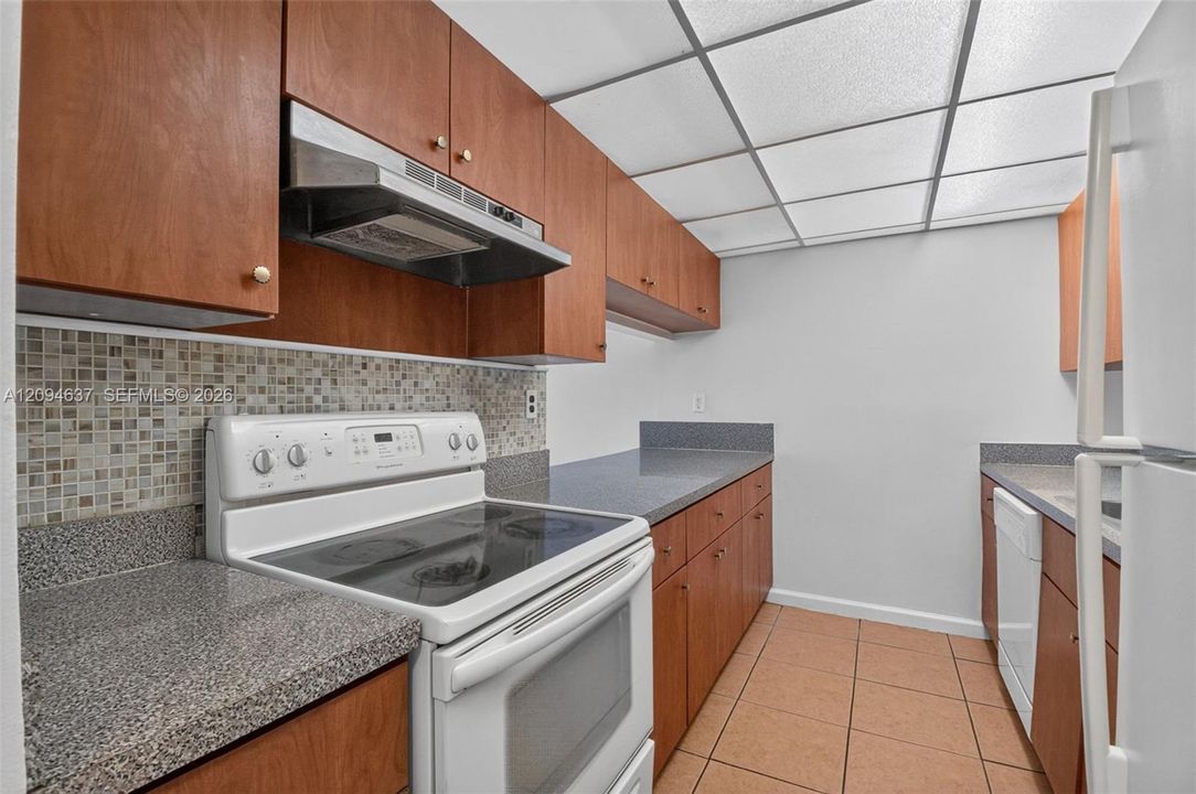 For Sale: $165,000 (2 beds, 2 baths, 1030 Square Feet)