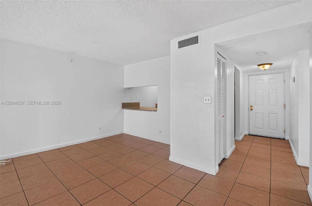 For Sale: $165,000 (2 beds, 2 baths, 1030 Square Feet)