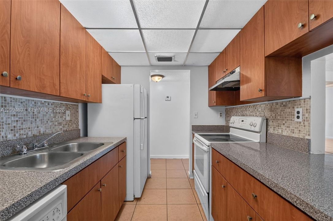 For Sale: $165,000 (2 beds, 2 baths, 1030 Square Feet)