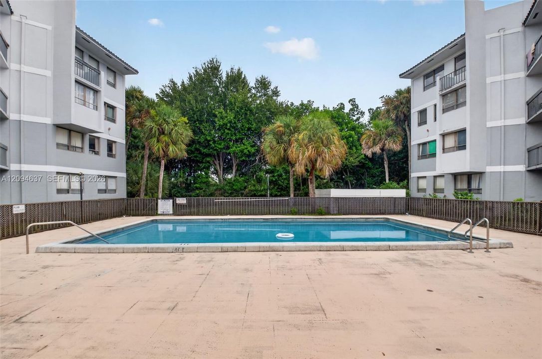 For Sale: $165,000 (2 beds, 2 baths, 1030 Square Feet)