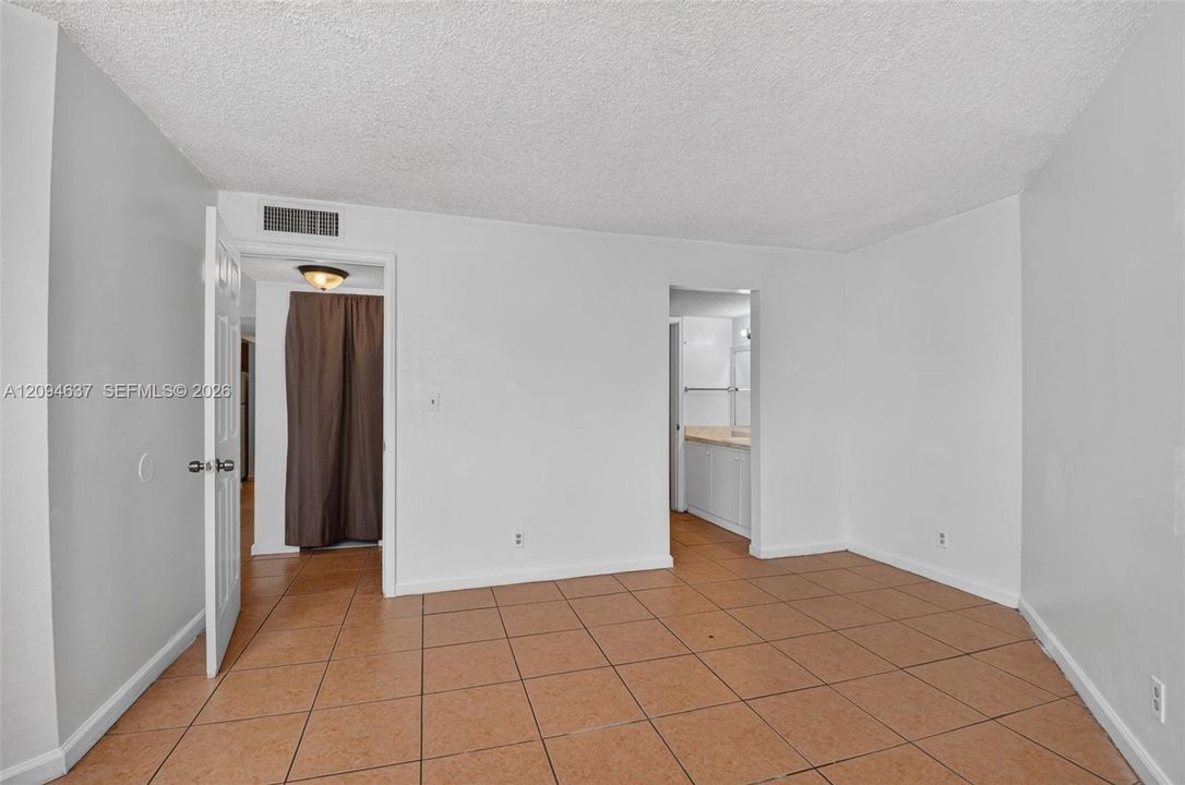 For Sale: $165,000 (2 beds, 2 baths, 1030 Square Feet)