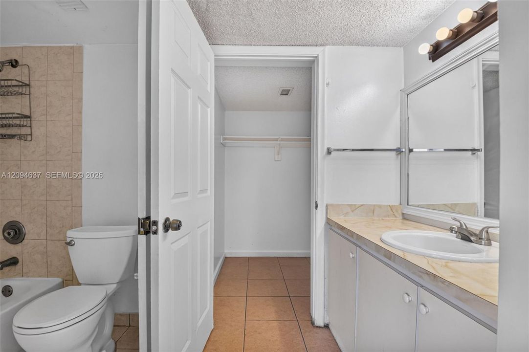 For Sale: $165,000 (2 beds, 2 baths, 1030 Square Feet)