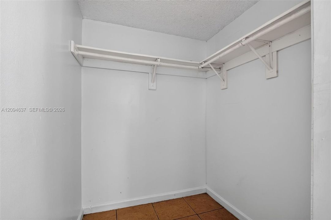For Sale: $165,000 (2 beds, 2 baths, 1030 Square Feet)