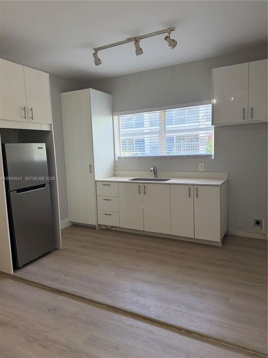 For Rent: $2,100 (2 beds, 1 baths, 650 Square Feet)