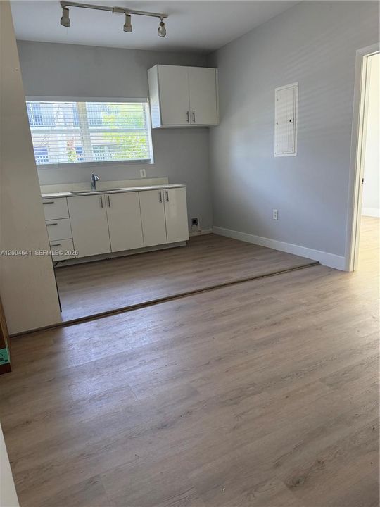 For Rent: $2,100 (2 beds, 1 baths, 650 Square Feet)
