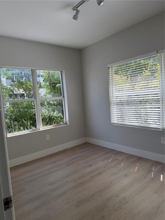 For Rent: $2,100 (2 beds, 1 baths, 650 Square Feet)