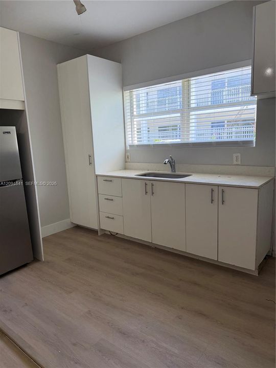 For Rent: $2,100 (2 beds, 1 baths, 650 Square Feet)