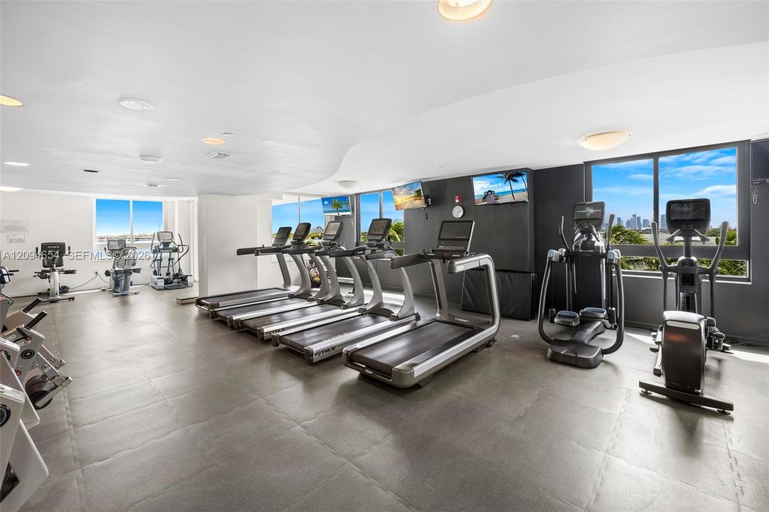 For Sale: $980,000 (2 beds, 2 baths, 1127 Square Feet)
