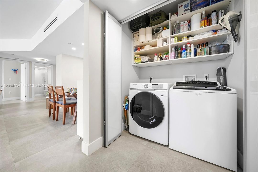 For Sale: $980,000 (2 beds, 2 baths, 1127 Square Feet)