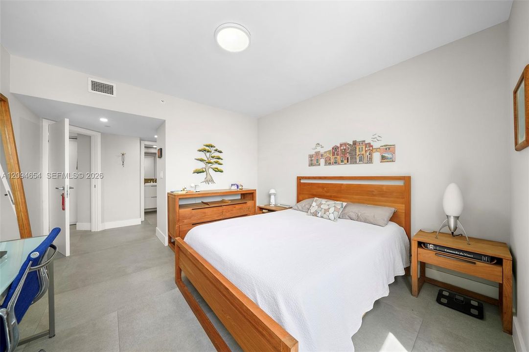 For Sale: $980,000 (2 beds, 2 baths, 1127 Square Feet)