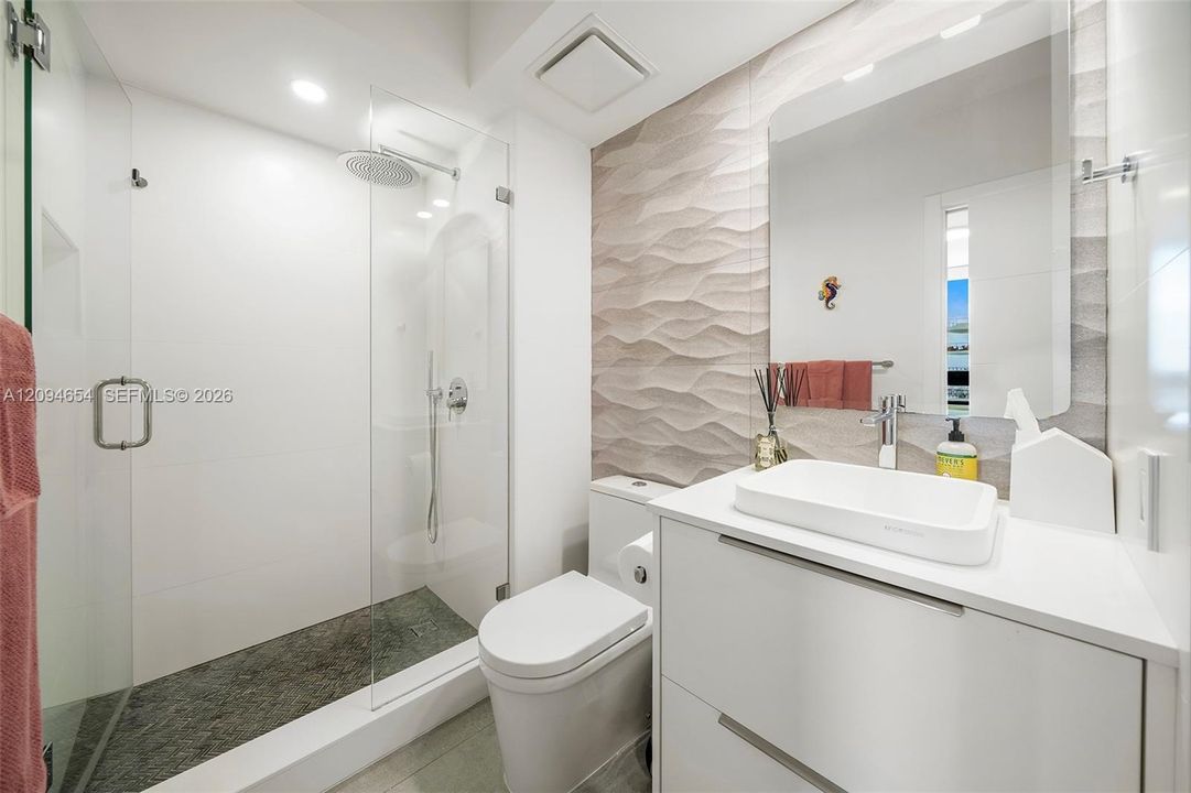 For Sale: $980,000 (2 beds, 2 baths, 1127 Square Feet)