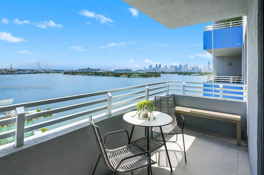 For Sale: $980,000 (2 beds, 2 baths, 1127 Square Feet)