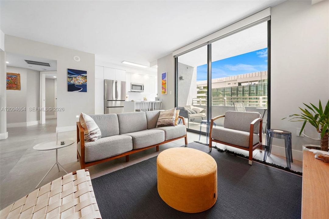 For Sale: $980,000 (2 beds, 2 baths, 1127 Square Feet)