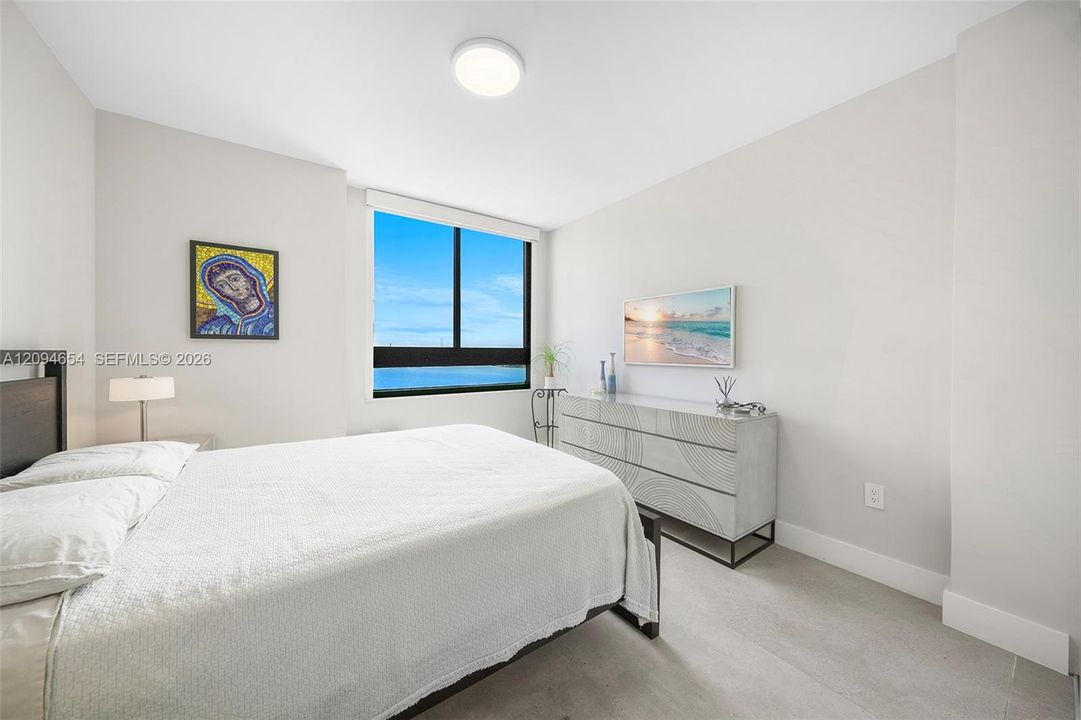For Sale: $980,000 (2 beds, 2 baths, 1127 Square Feet)