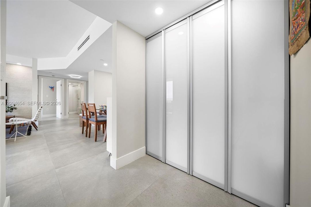 For Sale: $980,000 (2 beds, 2 baths, 1127 Square Feet)