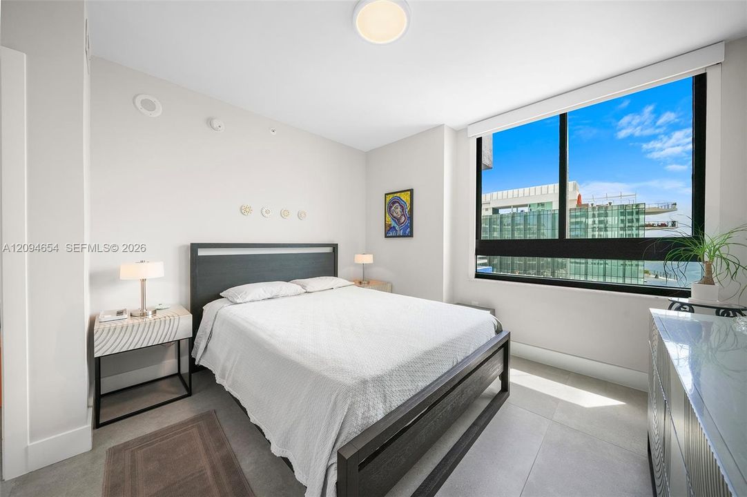 For Sale: $980,000 (2 beds, 2 baths, 1127 Square Feet)