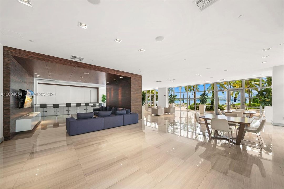 For Sale: $980,000 (2 beds, 2 baths, 1127 Square Feet)
