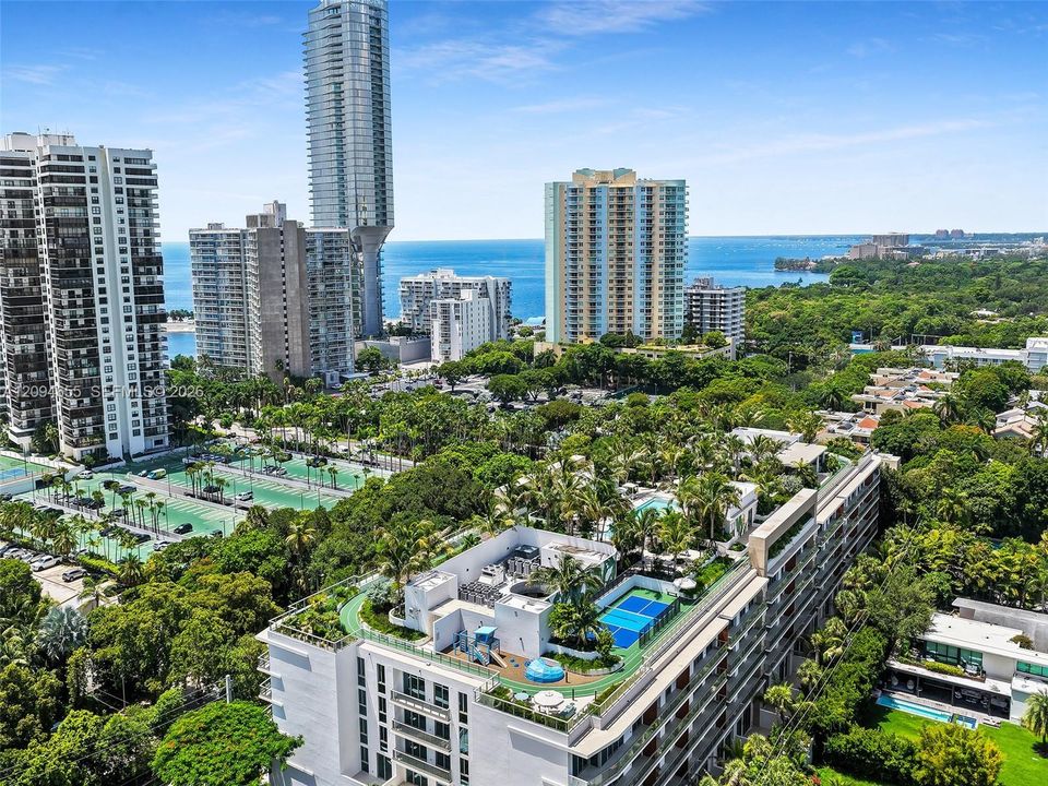 На продажу: $2,975,000 (4 спален, 3 ванн, 1950 Квадратных фут)